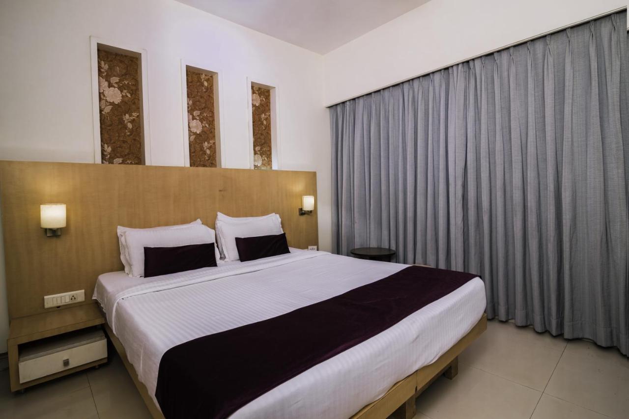 Hotel Monarch Guestline In Midc Rabale, نافي مومباي المظهر الخارجي الصورة