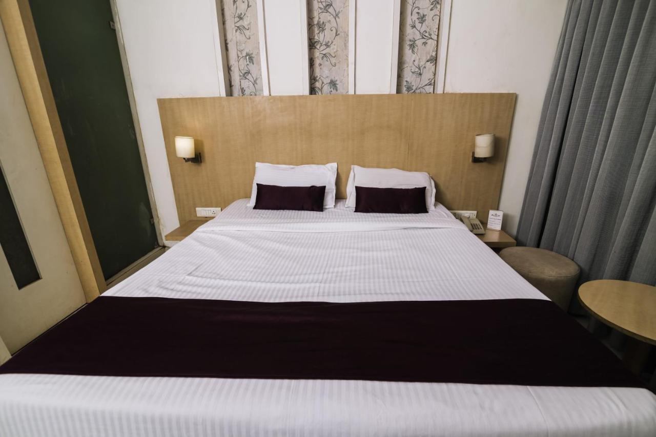 Hotel Monarch Guestline In Midc Rabale, نافي مومباي المظهر الخارجي الصورة