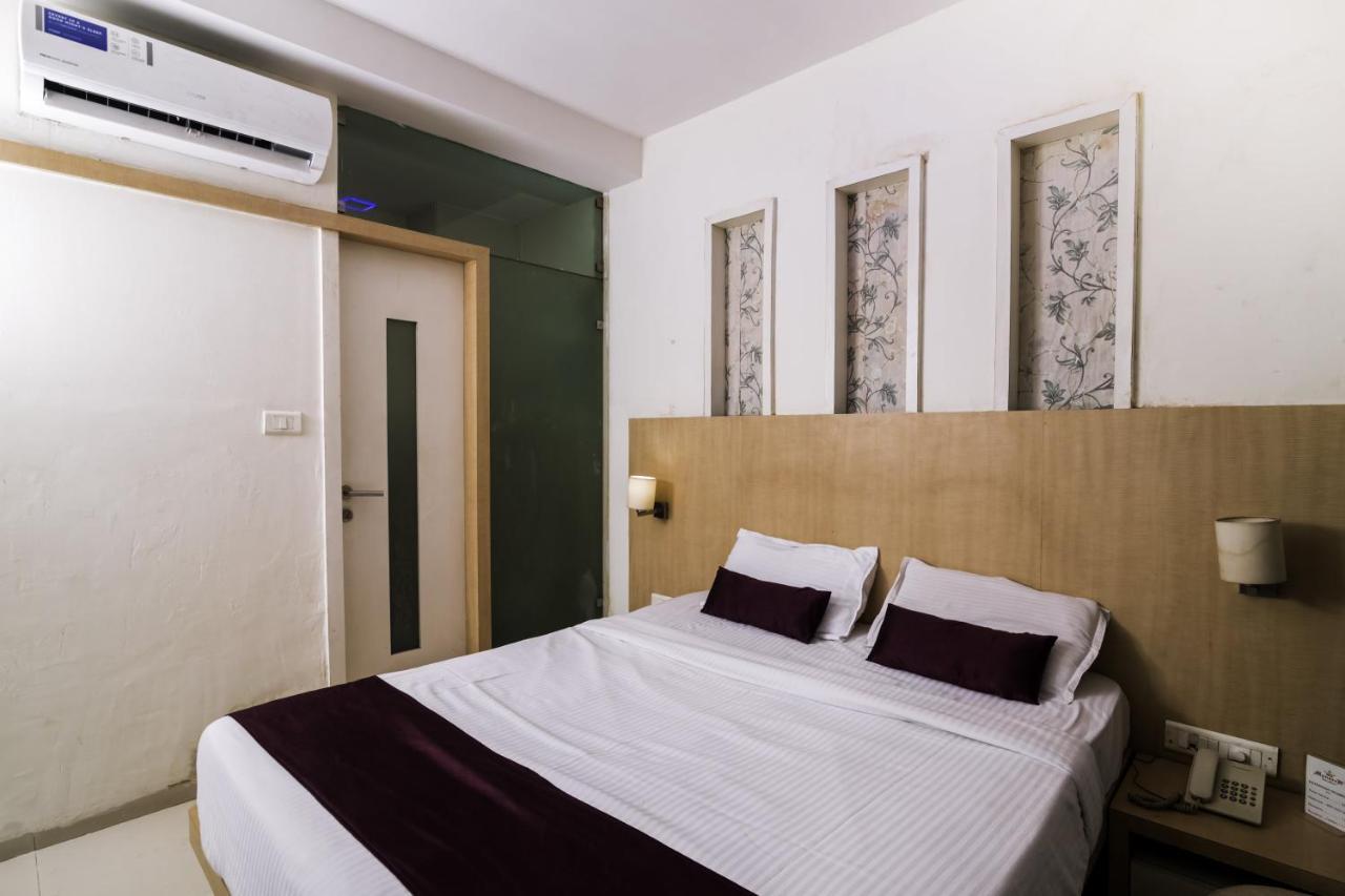 Hotel Monarch Guestline In Midc Rabale, نافي مومباي المظهر الخارجي الصورة