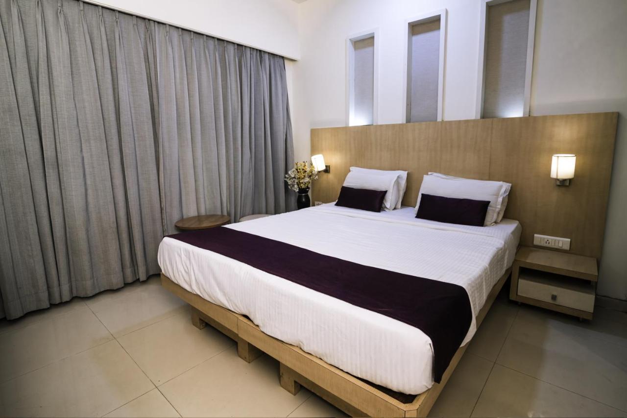 Hotel Monarch Guestline In Midc Rabale, نافي مومباي المظهر الخارجي الصورة