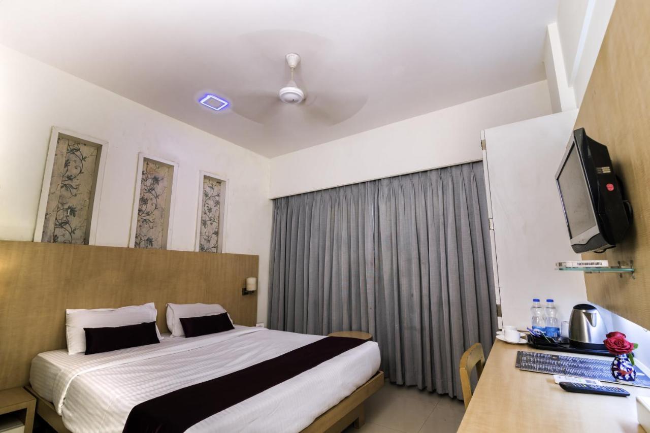 Hotel Monarch Guestline In Midc Rabale, نافي مومباي المظهر الخارجي الصورة