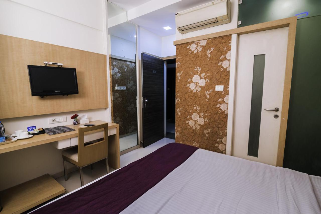 Hotel Monarch Guestline In Midc Rabale, نافي مومباي المظهر الخارجي الصورة