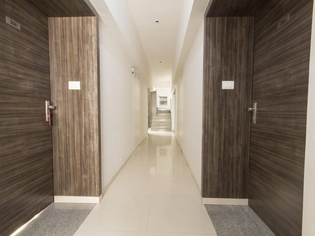 Hotel Monarch Guestline In Midc Rabale, نافي مومباي المظهر الخارجي الصورة