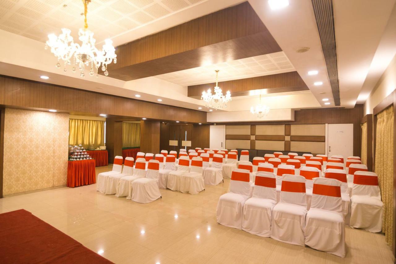 Hotel Monarch Guestline In Midc Rabale, نافي مومباي المظهر الخارجي الصورة