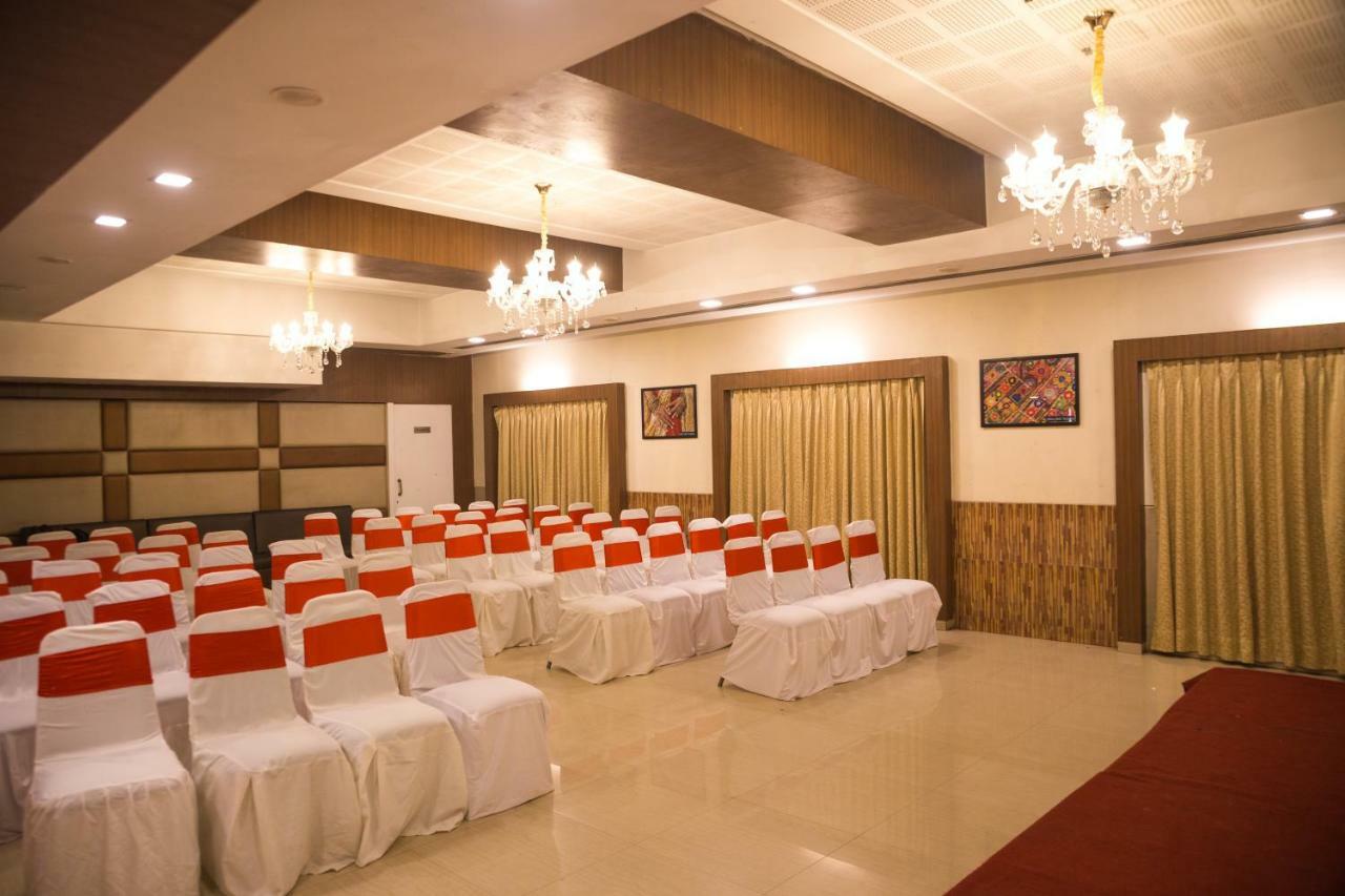 Hotel Monarch Guestline In Midc Rabale, نافي مومباي المظهر الخارجي الصورة